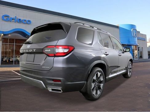 New 2026 Honda Pilot Touring image 5