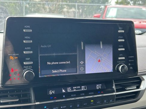 Used 2021 Toyota Sienna Platinum image 44