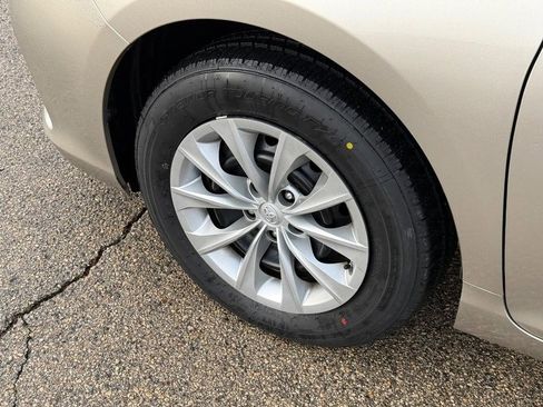 Used 2017 Toyota Camry LE image 10