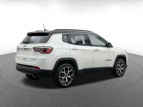 Used 2025 Jeep Compass Limited AWD/4WD image 9