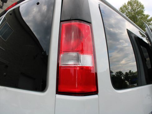 Used 2019 Chevrolet Express 3500 LT w/ LT Preferred Equipment Group RWD image 20