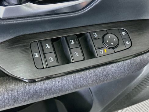 Used 2025 Nissan Kicks SV FWD image 15