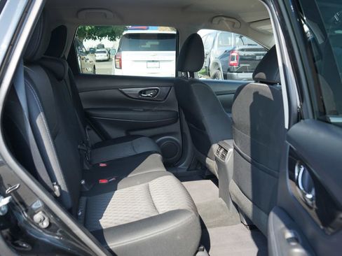 Used 2019 Nissan Rogue SV image 30