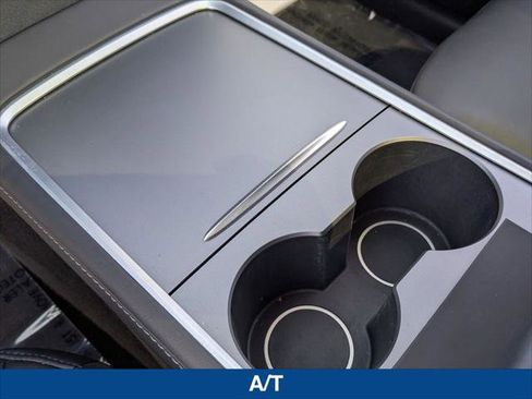 Used 2025 Tesla Model Y Long Range image 17