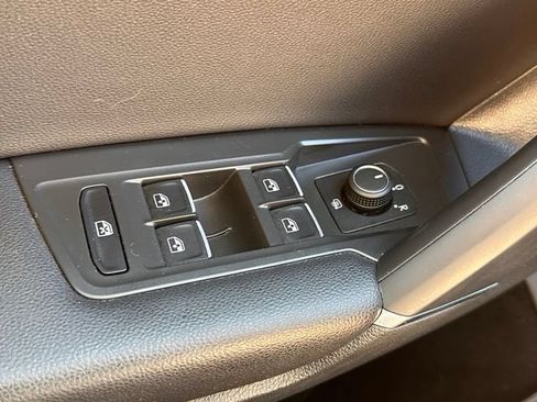 Used 2020 Volkswagen Tiguan SE FWD image 16