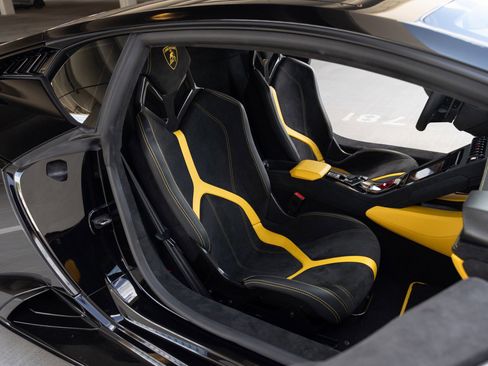 Used 2024 Lamborghini Huracan Tecnica image 18