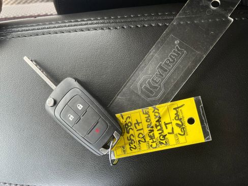 Used 2017 Chevrolet Equinox LT image 23