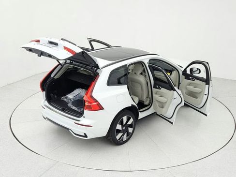 Certified 2024 Volvo XC60 T8 Plus w/ Protection Package Premier image 19