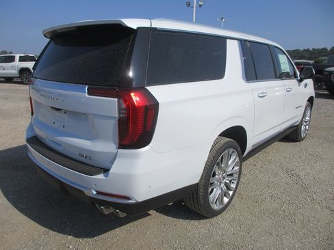 New 2026 GMC Yukon XL Denali w/ Denali Reserve Package AWD/4WD image 4