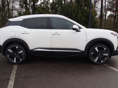 Used 2025 Nissan Kicks SR image 8