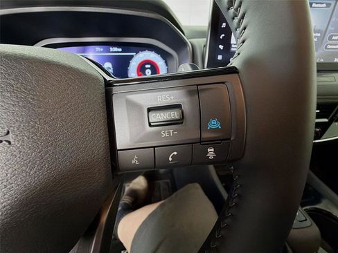 Used 2025 Nissan Rogue SL AWD/4WD image 41