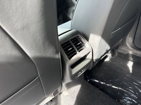 New 2026 Volkswagen Tiguan SE FWD image 21