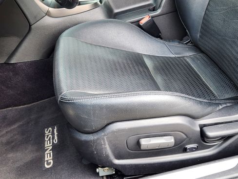 Used 2014 Hyundai Genesis 3.8 image 12