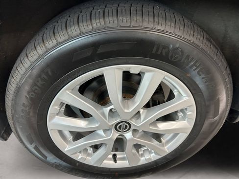 Used 2020 Nissan Rogue SV AWD/4WD image 14