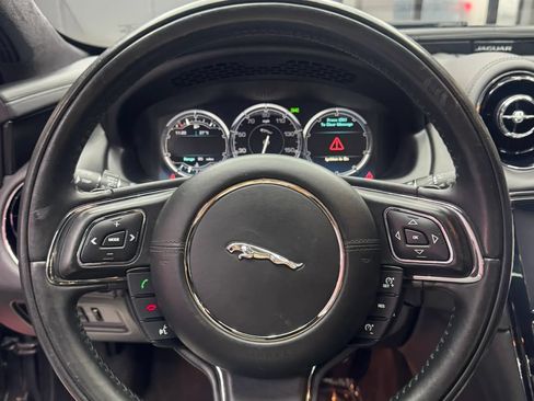 Used 2015 Jaguar XJ RWD image 17