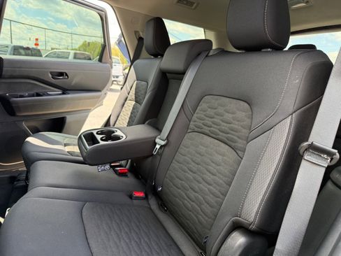 Used 2025 Nissan Pathfinder SV FWD image 17