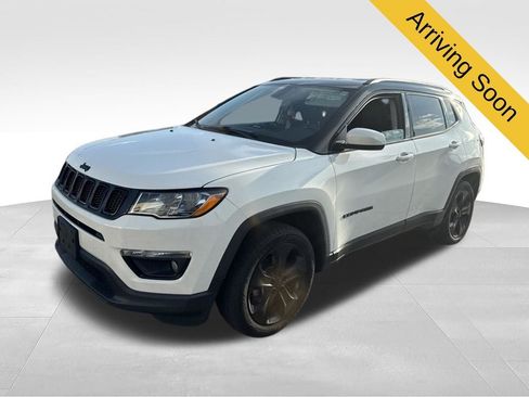 Used 2018 Jeep Compass Latitude FWD image 1
