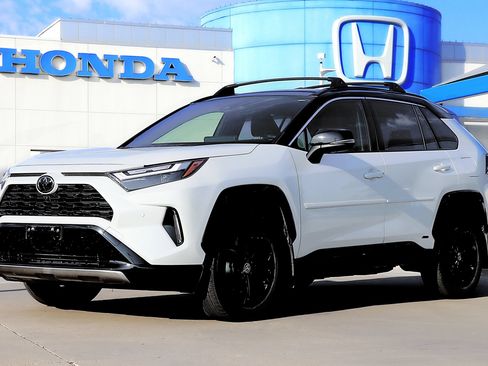 Used 2025 Toyota RAV4 XSE w/ Advanced Technology Package AWD/4WD image 1
