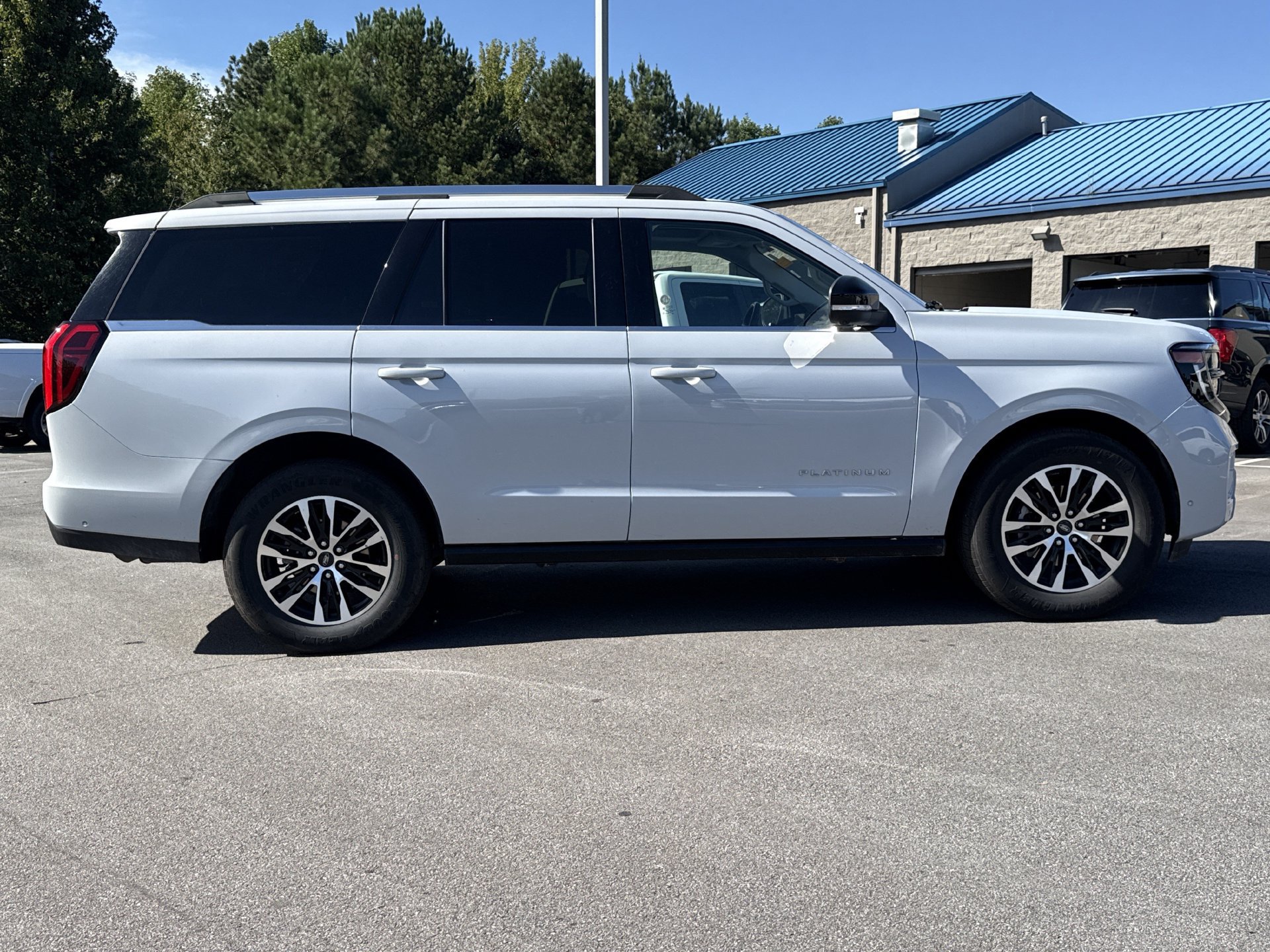 Certified 2025 Ford Expedition Platinum AWD/4WD image 19