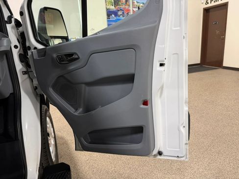 Used 2018 Ford Transit 150 XL RWD image 24