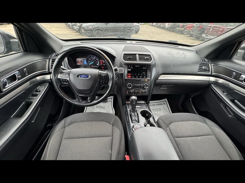 Used 2018 Ford Explorer XLT w/ Equipment Group 201A AWD/4WD image 14