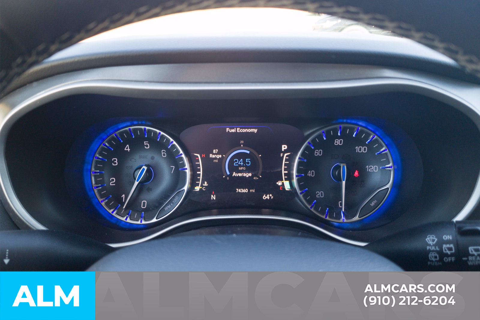 Used 2024 Chrysler Pacifica Touring-L FWD image 12