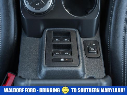 Used 2025 Ford Bronco Badlands image 30