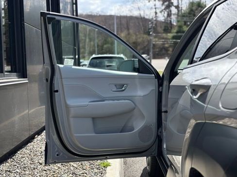 Used 2025 Hyundai Kona Limited AWD/4WD image 18