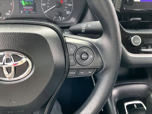 Used 2025 Toyota Corolla LE image 24