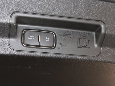 Used 2021 Ford Explorer XLT RWD image 16