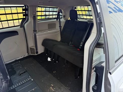 Used 2017 Dodge Grand Caravan SE FWD image 14