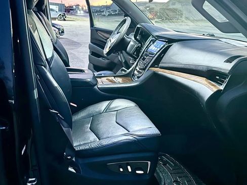 Used 2016 Cadillac Escalade ESV Luxury image 19