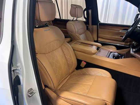 Used 2023 Jeep Grand Wagoneer Series III AWD/4WD image 24