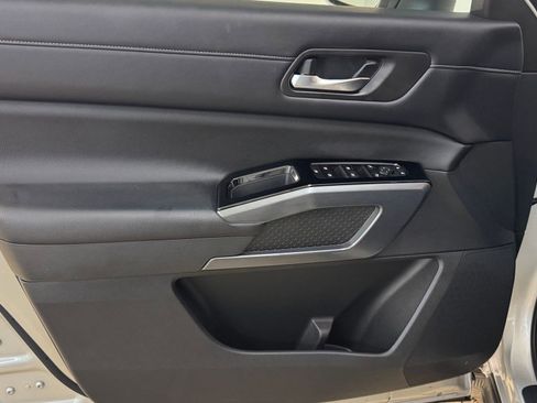 Used 2023 Nissan Pathfinder SL image 23