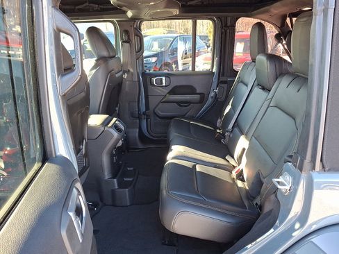 Used 2024 Jeep Wrangler Unlimited Sahara w/ Technology Group image 10