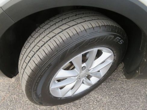 Used 2016 Kia Sorento LX w/ LX Convenience Package image 9