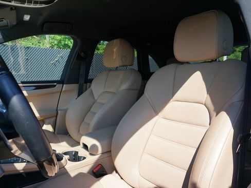 Used 2019 Porsche Macan AWD/4WD image 11