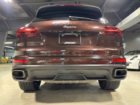 Used 2018 Porsche Cayenne Platinum Edition w/ Premium Package Plus AWD/4WD image 4