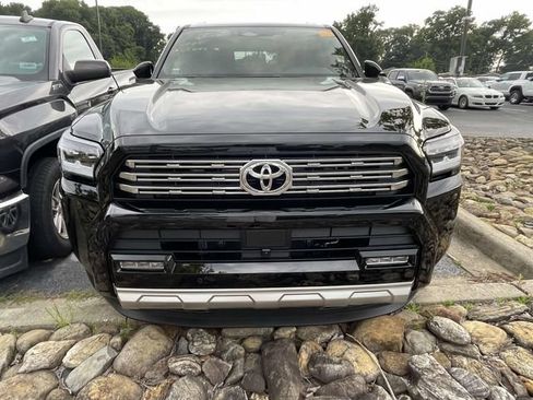 Used 2025 Toyota 4Runner Limited AWD/4WD image 4