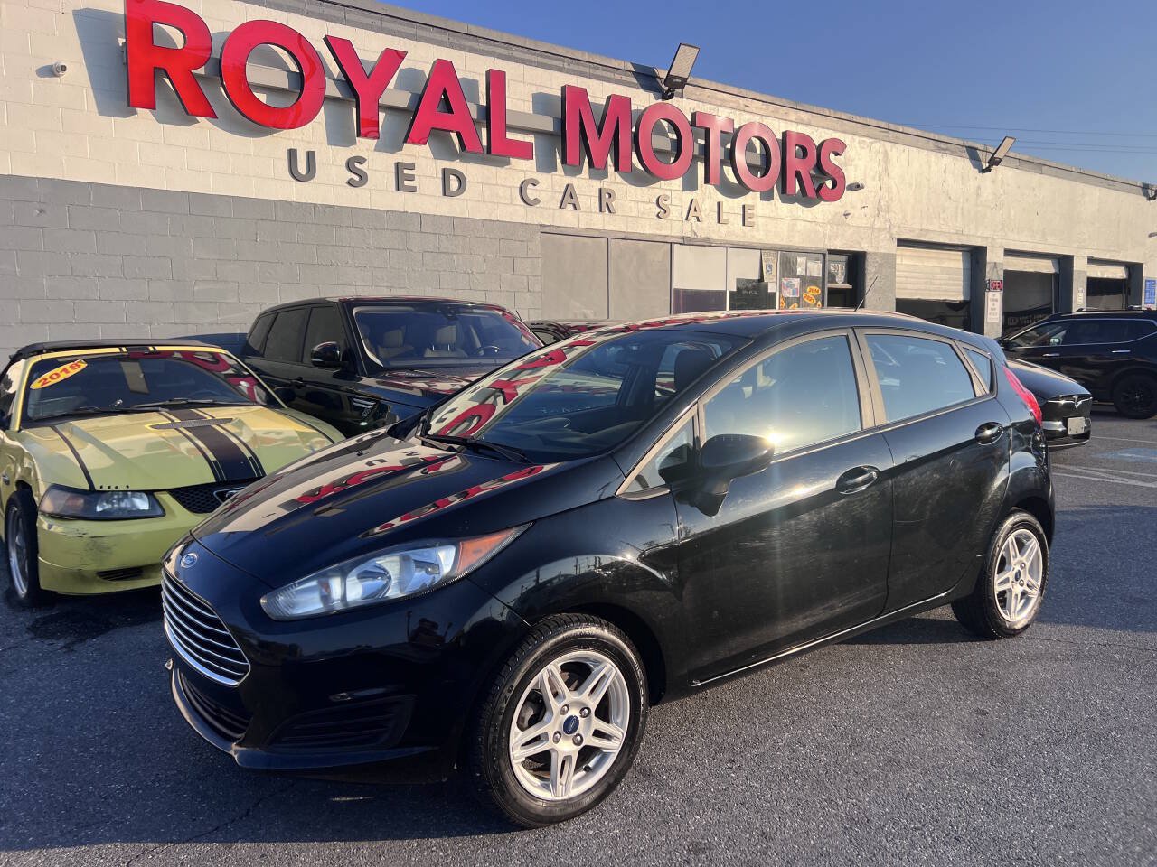 Used 2018 Ford Fiesta SE FWD image 1