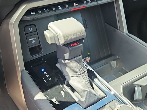 New 2026 Toyota Tundra Limited AWD/4WD image 18