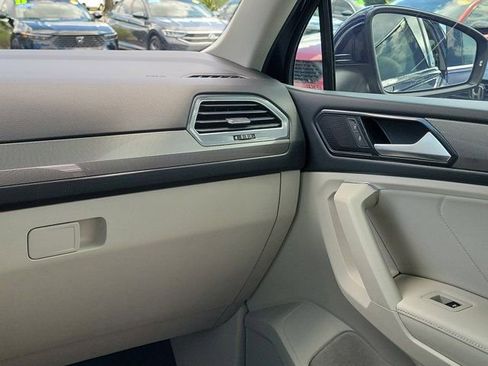 Certified 2023 Volkswagen Tiguan SE w/ Panoramic Sunroof Package FWD image 4