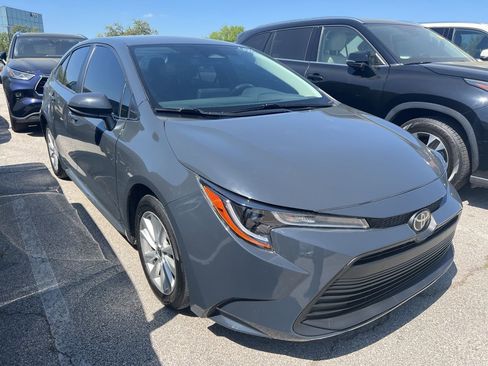 Used 2024 Toyota Corolla LE w/ LE Convenience Package FWD image 3
