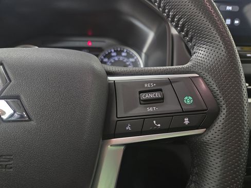 Used 2025 Mitsubishi Outlander SE AWD/4WD image 18
