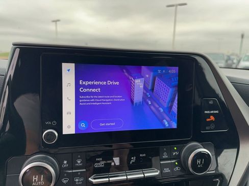 Used 2024 Toyota Highlander LE image 25