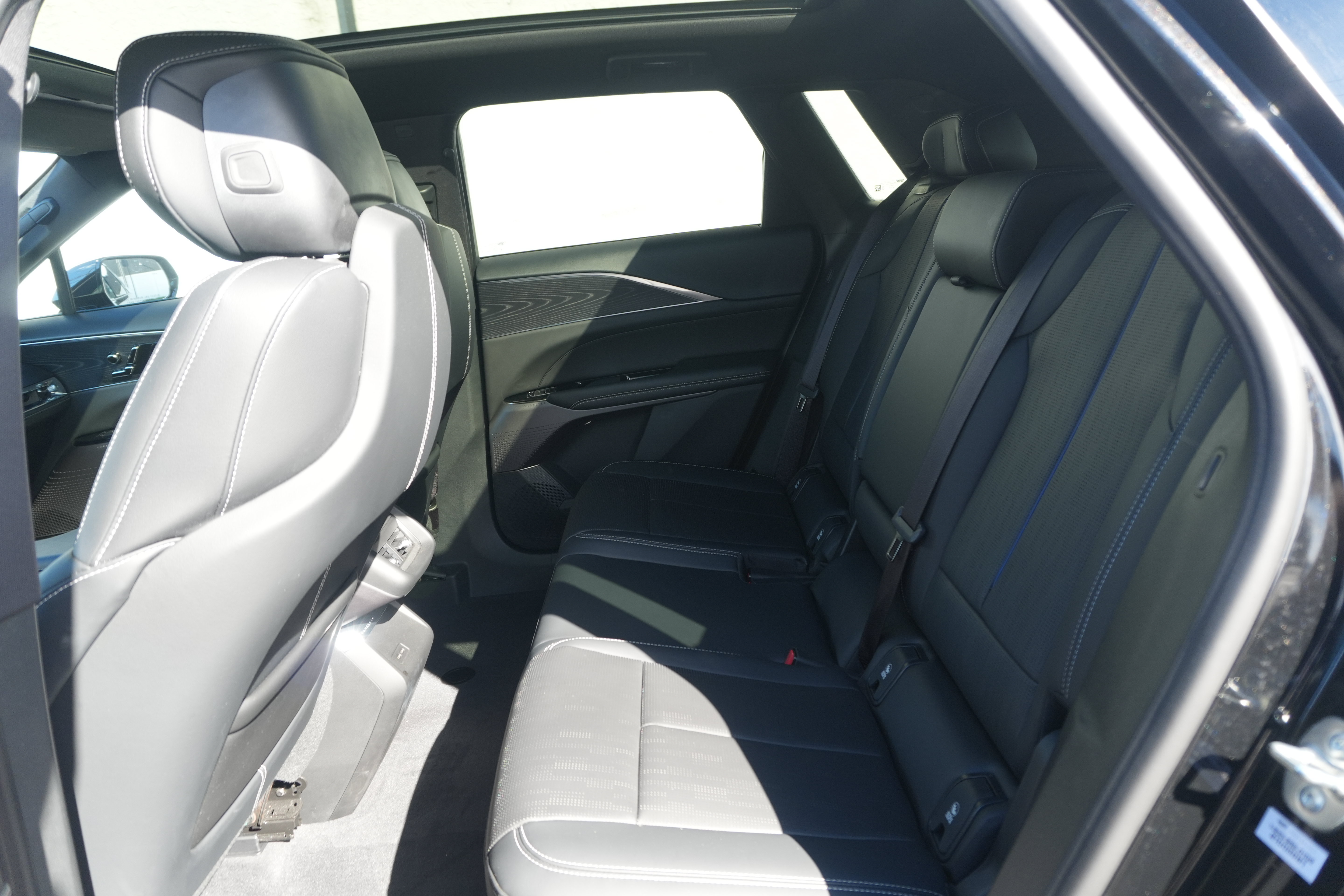 Used 2024 Cadillac Lyriq Sport AWD/4WD image 26