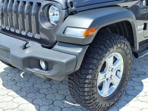 Used 2021 Jeep Wrangler Sport AWD/4WD image 16