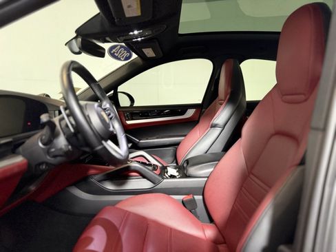 Used 2024 Porsche Cayenne Coupe image 16