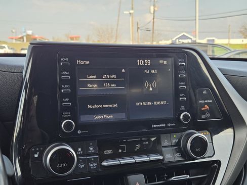 Used 2021 Toyota Highlander XLE image 19