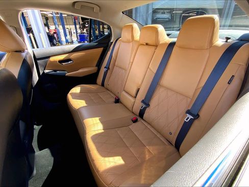 Used 2021 Nissan Sentra SV w/ SV Premium Package image 20